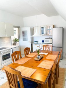 Ausziehbarer Esstisch in der K&uuml;che Ferienwohnung 1 Traumzeit