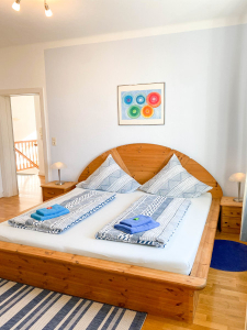 Doppelbett im Schlafzimmer 1 Ferienwohnung Traumzeit