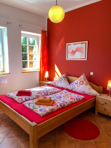 Schlafzimmer mit Doppelbett für zwei Personen Ferienwohnung 5 Augenweide